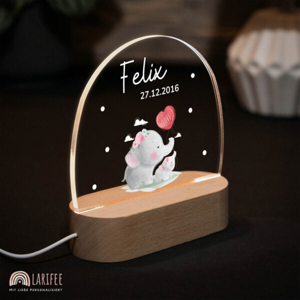Nachtlicht mit Design - Elefanten mit Herz – Bild 2