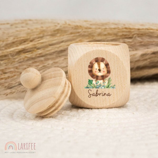 Zahndose Holz mit Name Personalisiert - Löwe