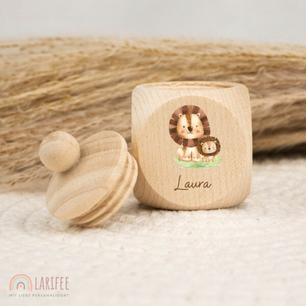 Zahndose Holz mit Name Personalisiert - Löwen