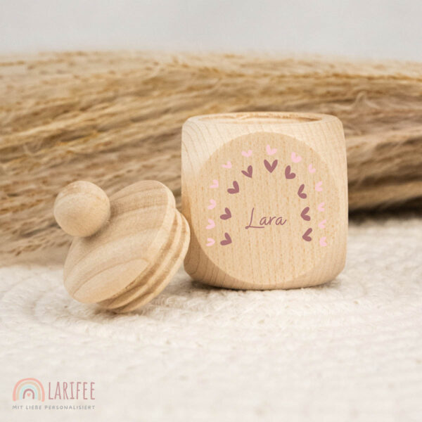 Zahndose Holz mit Name Personalisiert - Regenbogen Herzen