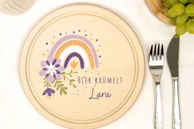 Frühstücksbrettchen Holz rund personalisiert - Regenbogen Blumen