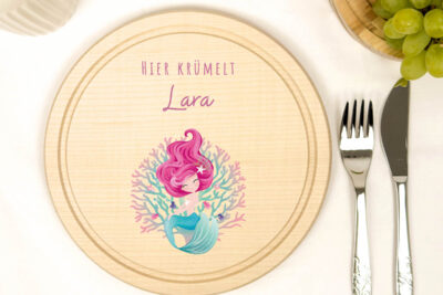 Frühstücksbrettchen Holz rund personalisiert - Meerjungfrau